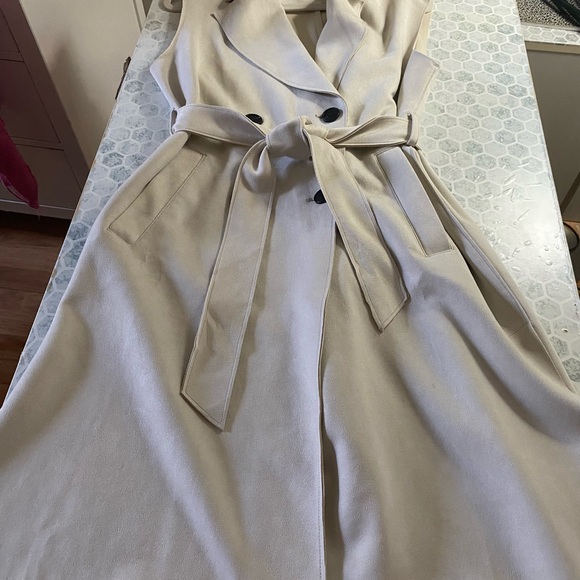 Zara Women's Beige Trench Coat - Picture 2 of 4